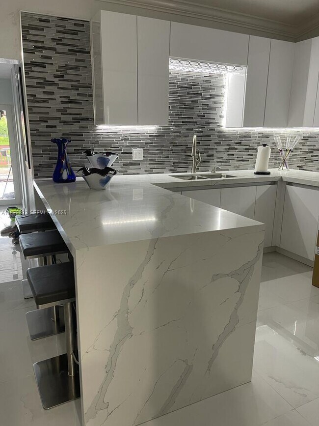 Building Photo - 5855 SW 128th Ct