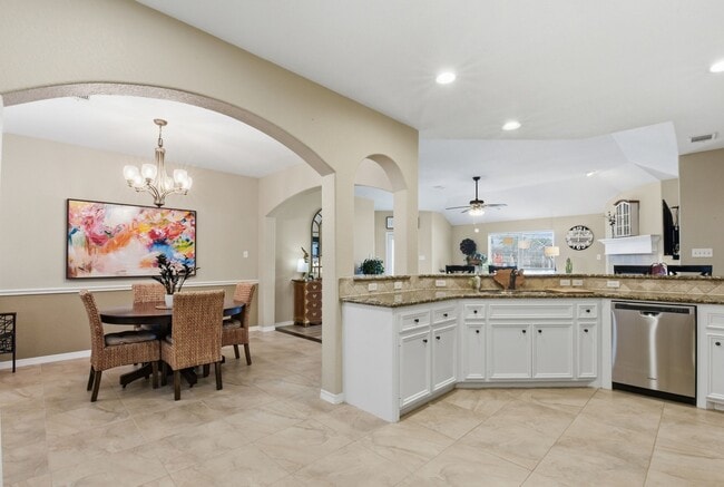 Building Photo - 102 Golfview Ct