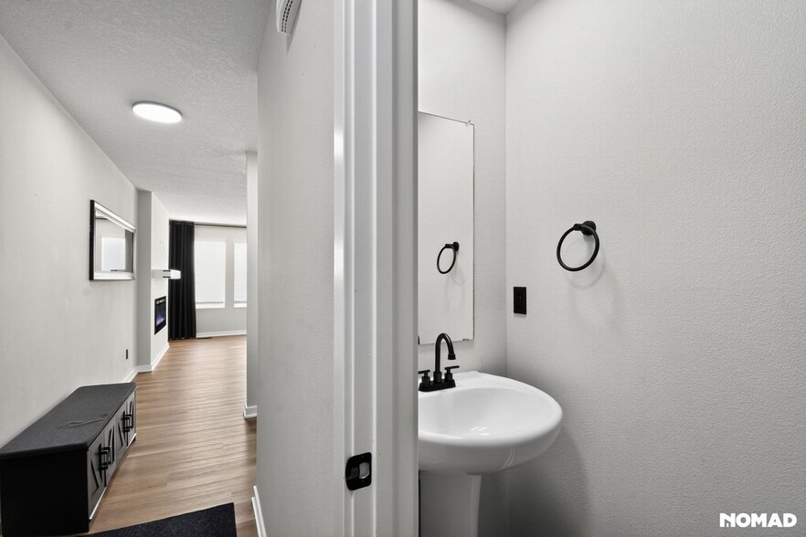 Building Photo - 7908 N 169th St