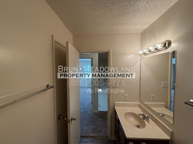 Building Photo - 8676 Tervada Dr