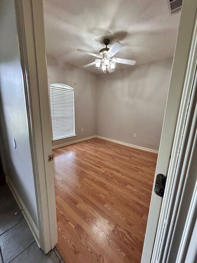 Building Photo - GREAT 3BR HOME IN LSU AREA!