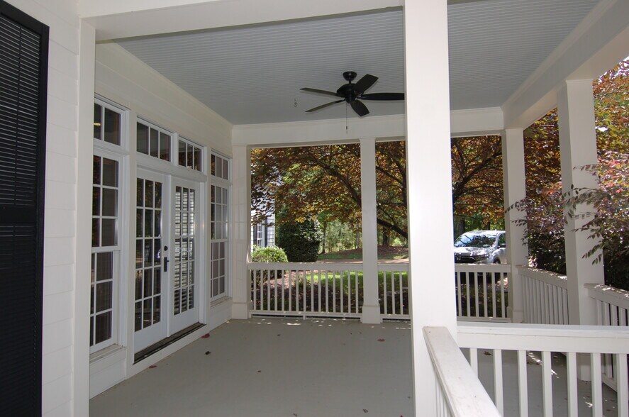 Covered Decking - 1020 Raindipper Dr