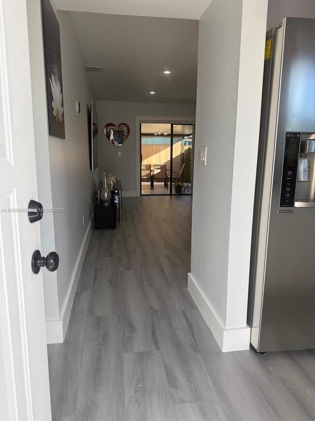 Building Photo - 1327 Towhee St