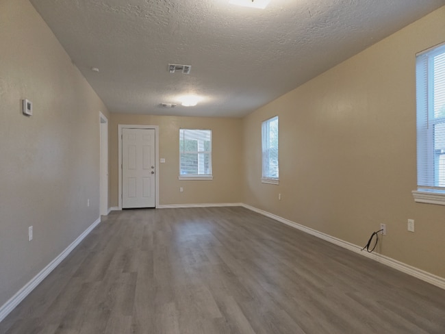 Building Photo - 1306 W Walnut Ave