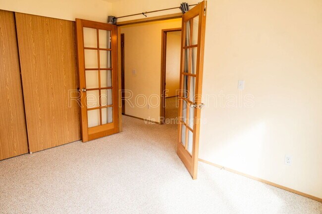 Building Photo - 1208 Burnside Pl