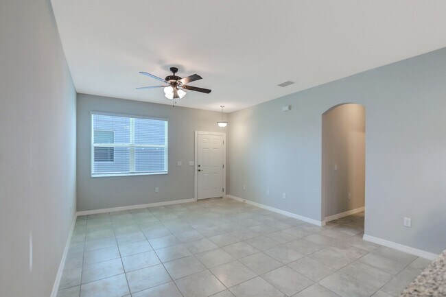 Building Photo - 3 Bedroom 2 Bath Villa in Oak Tree Pointe for RENT!