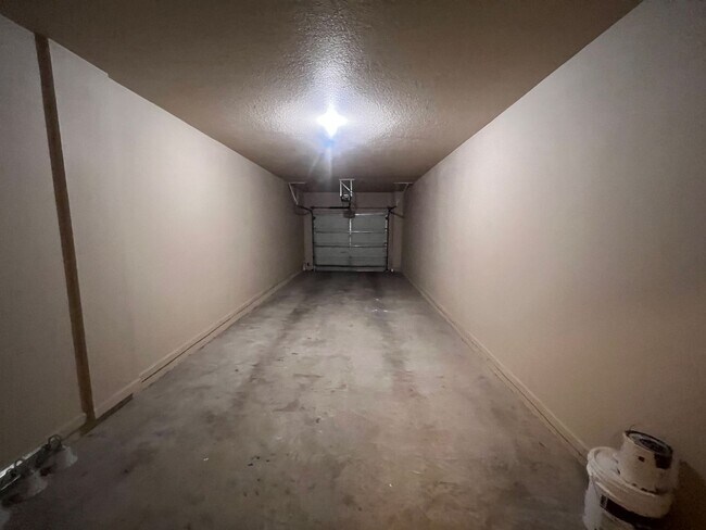 Building Photo - 8819 Villa View Cir