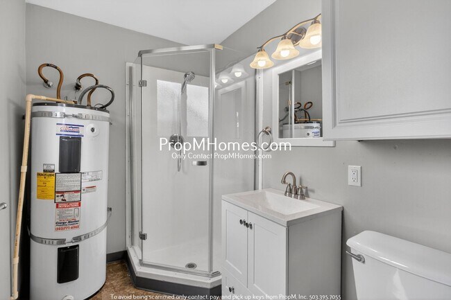 Building Photo - Updated Three Bedroom Home in Oregon City!