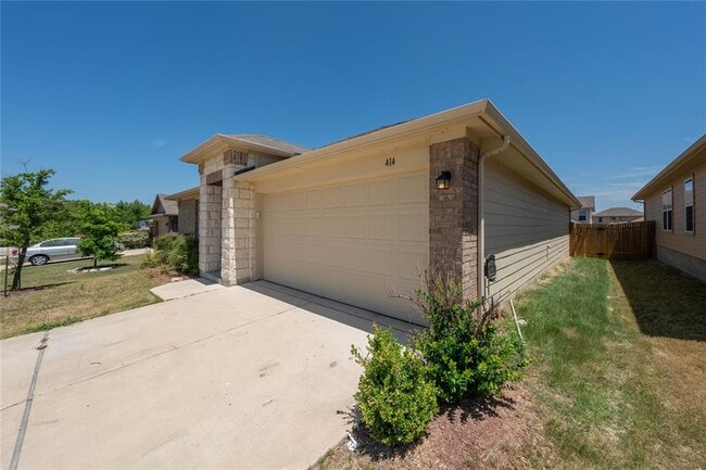 Building Photo - 414 Pentire Way