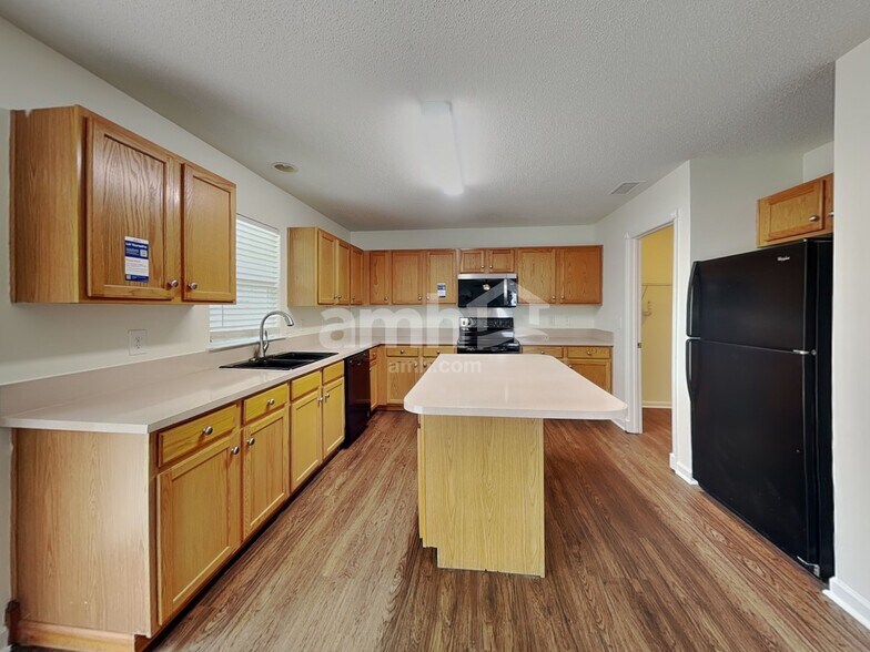 Building Photo - 1065 Meadowbrook Ln SW