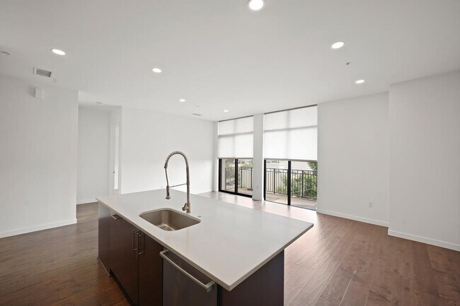Building Photo - 4820 Caroline St