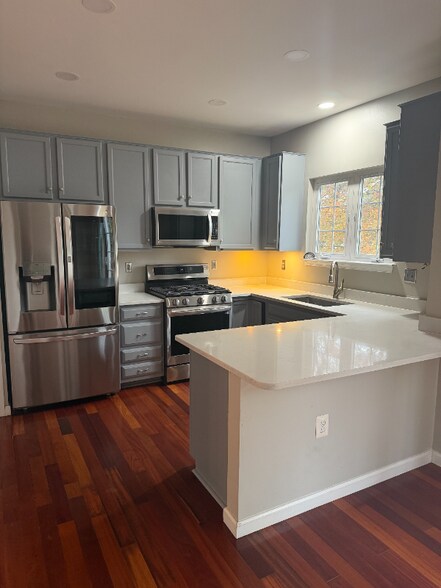 Building Photo - 608 North St NE