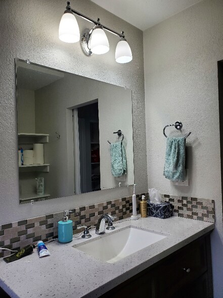 Building Photo - 664 S Osceola St