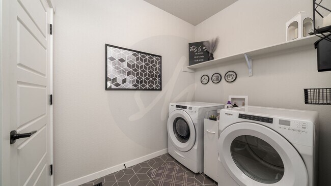 Building Photo - Four Bedroom Rancher in Greenways at Sand Creek