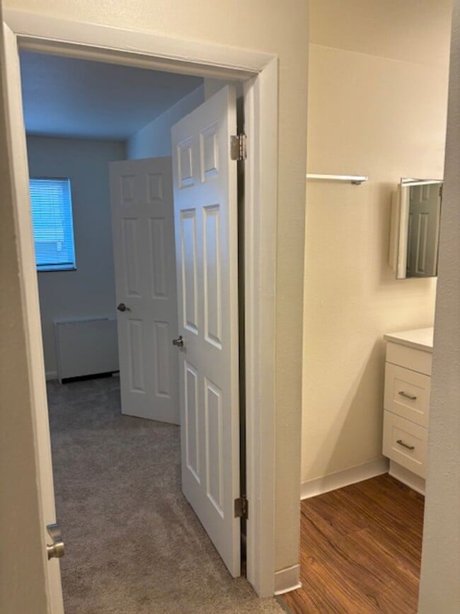 Building Photo - Close to Campus 2BD/1.5 BA Townhouse - Ava...
