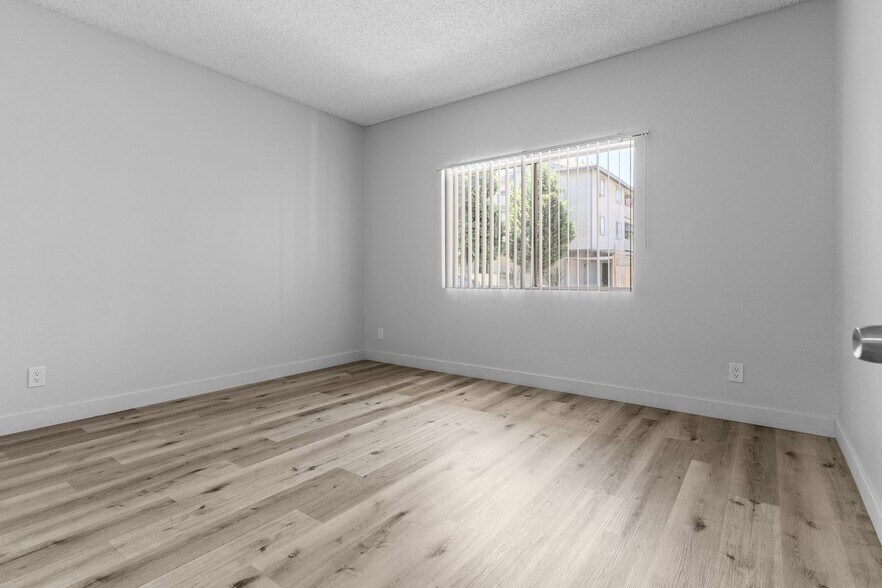 Building Photo - 1128 Stanley Ave