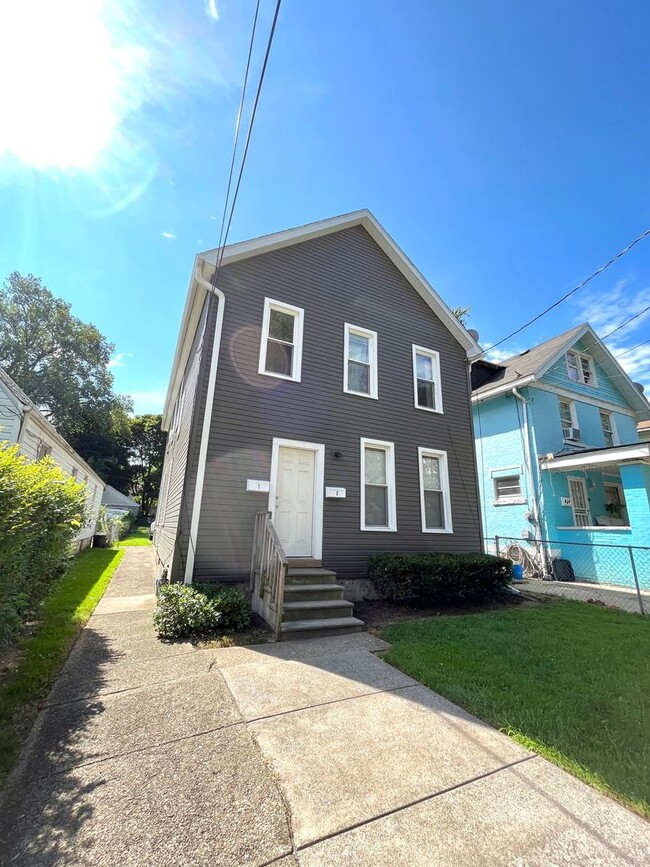 Building Photo - 515w3rd