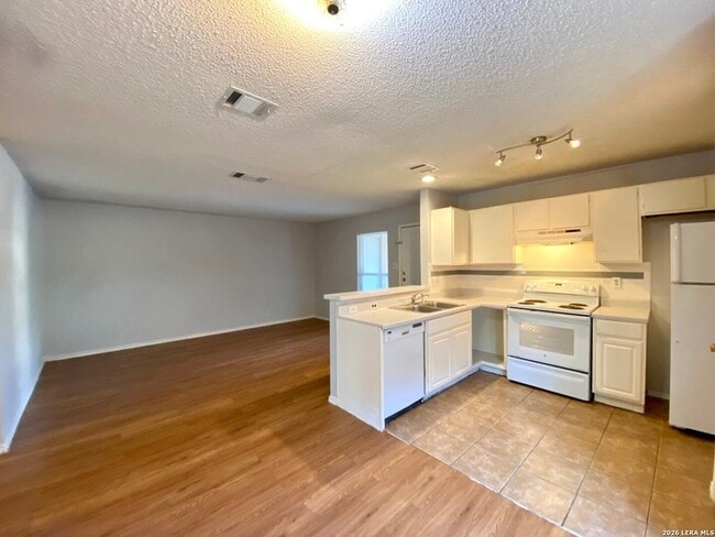 Building Photo - 5225 Meadow Field