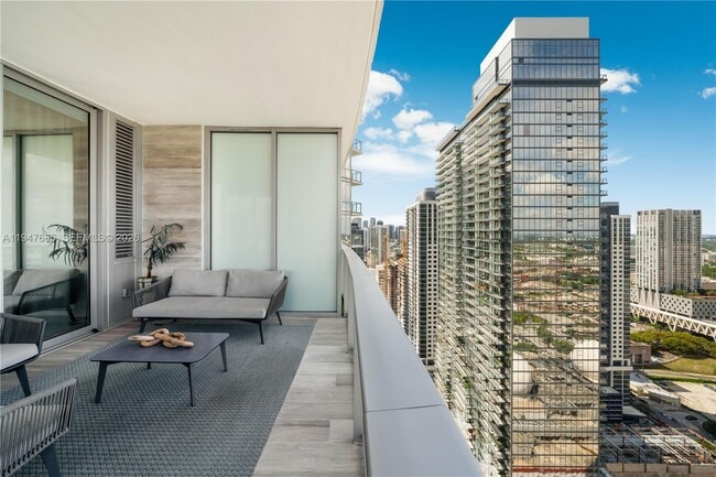 Building Photo - 851 NE 1st Ave