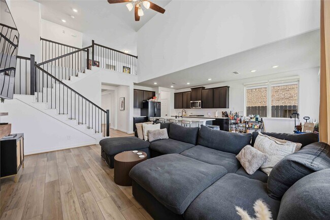 Building Photo - 2940 Golden Dust Dr