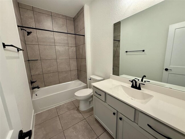 Building Photo - 31015 Myers Hvn Ln
