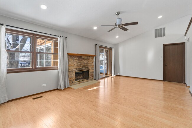 Building Photo - 120 S Staffire Dr