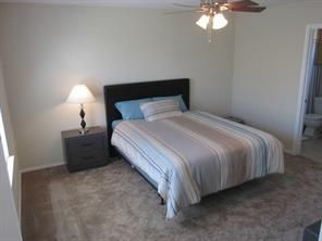 Building Photo - 504 Rolling Oak Dr