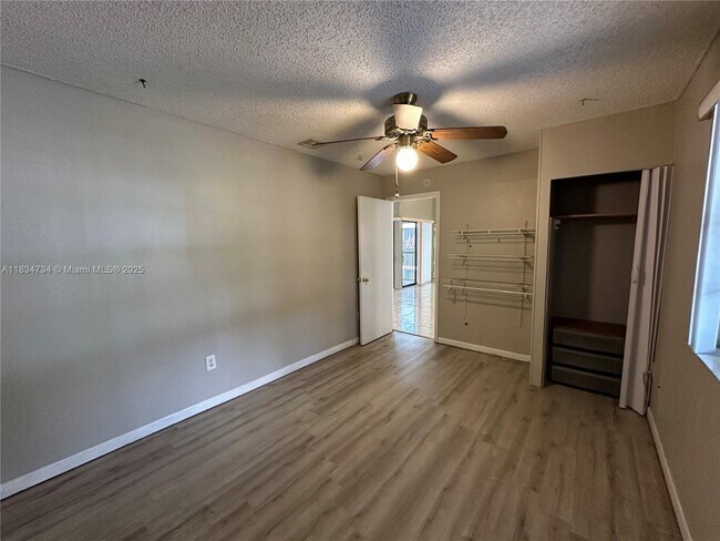 Building Photo - 1024 S Independence Dr