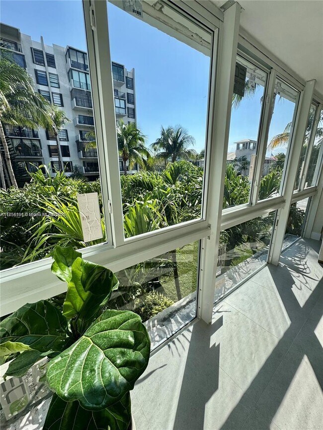 Building Photo - 555 Crandon Blvd