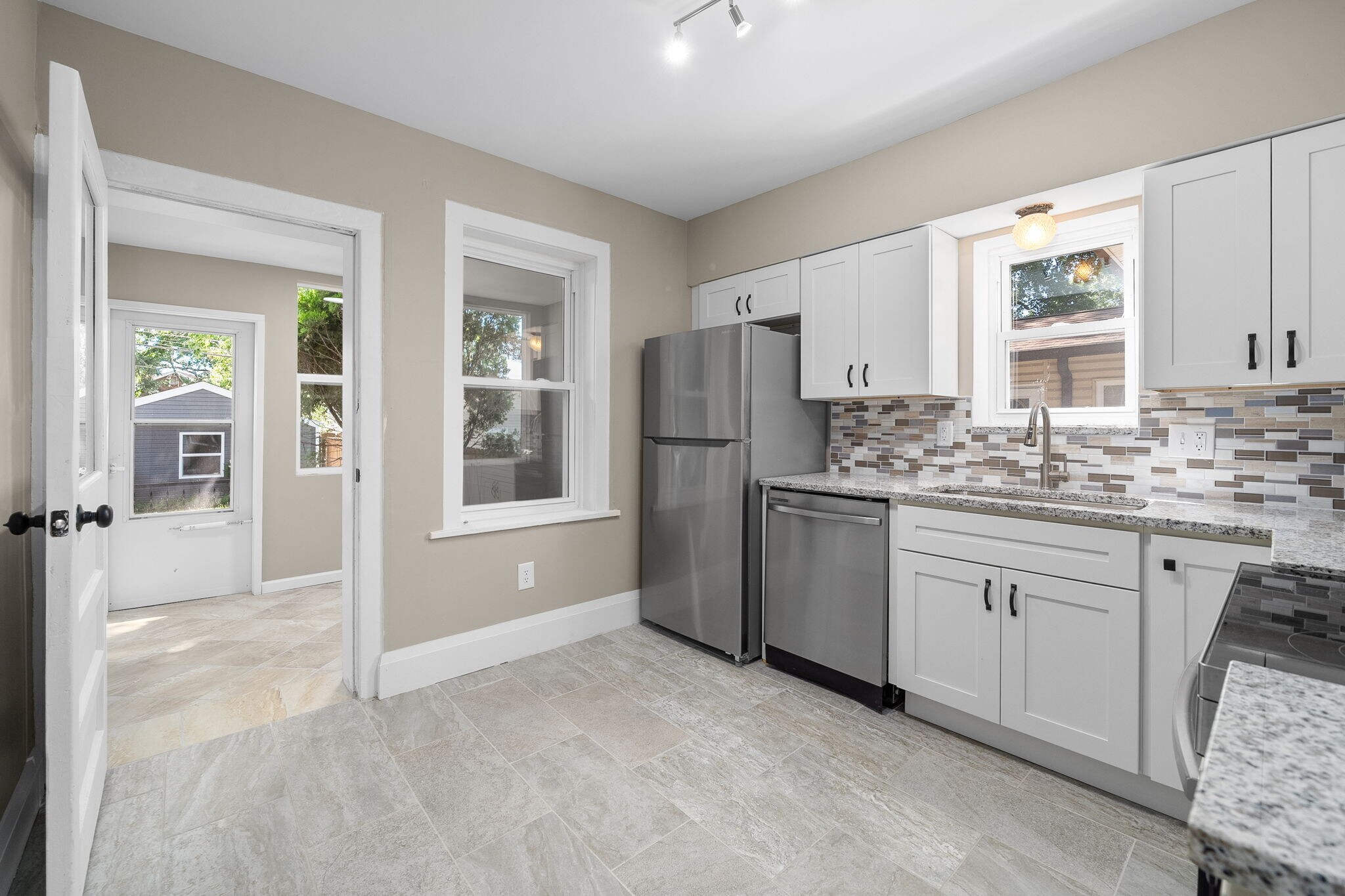 Building Photo - 5206 Nagel Ave