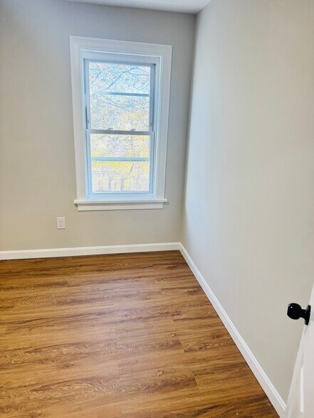 Building Photo - 49 Lawrence St