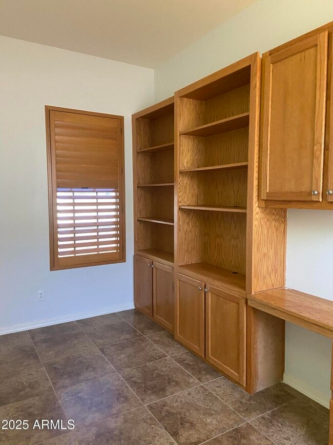 Building Photo - 20827 W Eastview Way