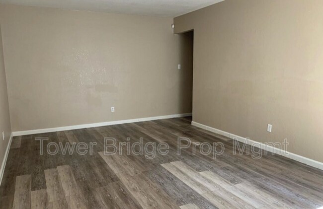Building Photo - 6004 Bourbon Dr
