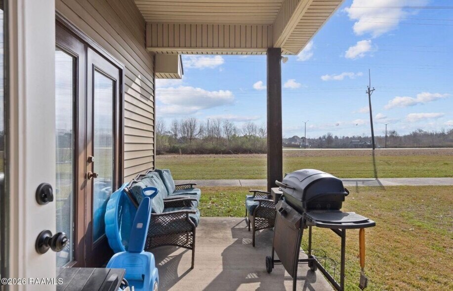 Building Photo - 300 Overbrook Dr