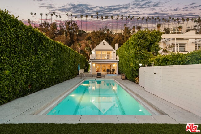 Building Photo - 501 Palisades Beach Rd