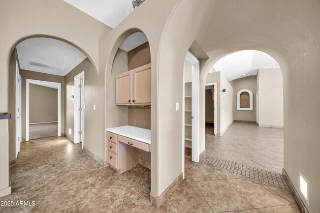 Building Photo - 5639 E Aire Libre Ave