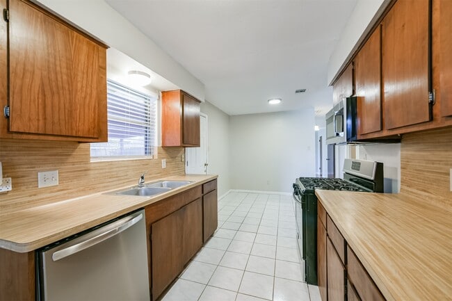 Building Photo - 4655 Orange Cir S