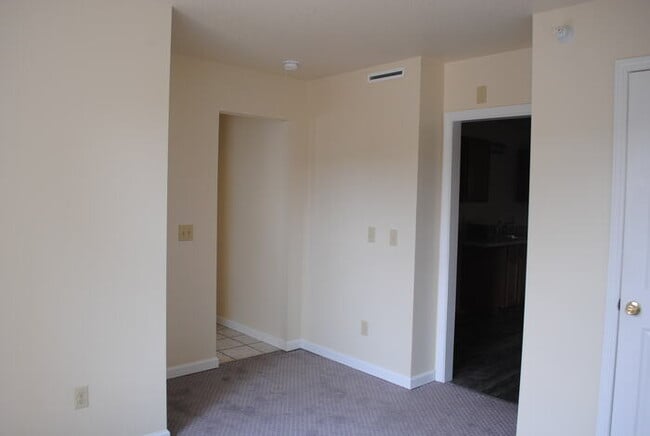 Building Photo - STUDIO/SEMI 1 BEDROOM - AVAILABLE AUGUST 2023!