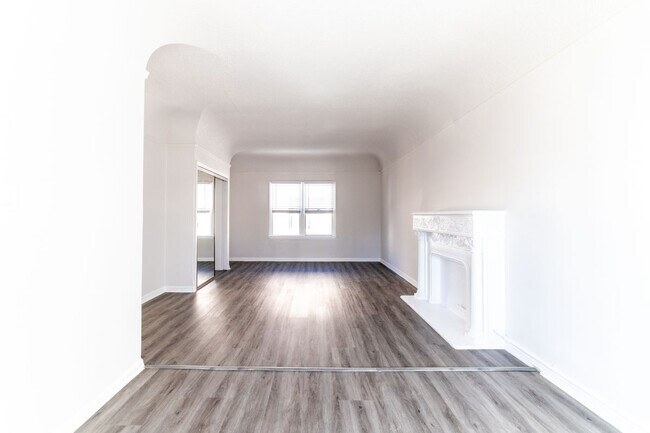 Building Photo - 207 N Berendo St