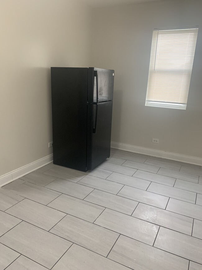 Kitchen - 2819 E 76th Pl