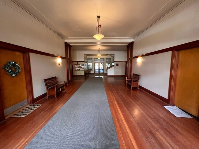 Building Photo - Historic Lincoln School Condo in downtown Eugene