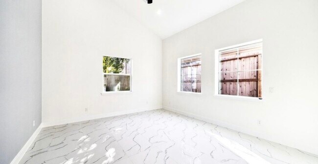 Building Photo - 75 Wick Willow Rd