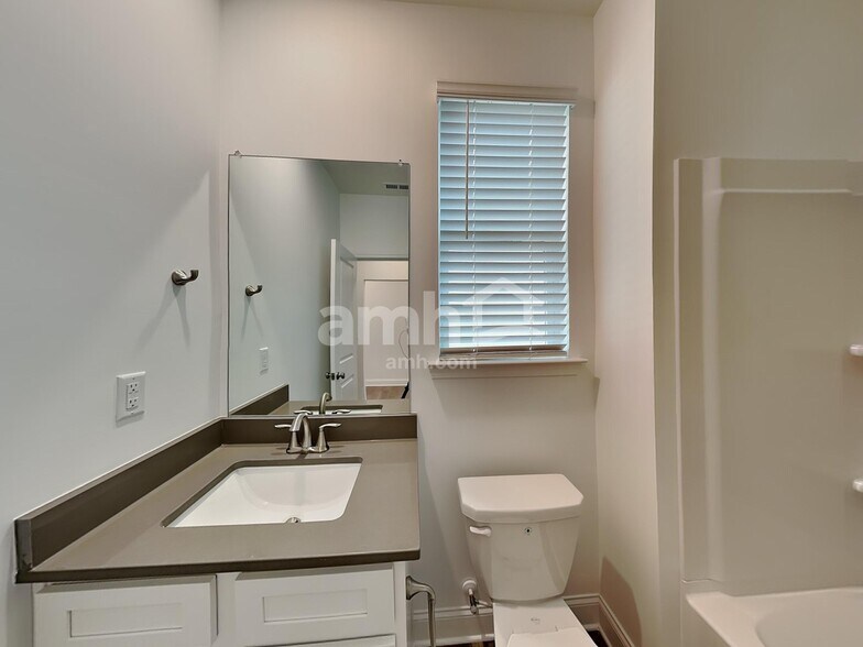 Building Photo - 30 Hickory Ct