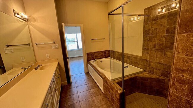 Building Photo - 2710 Hullsmith Dr