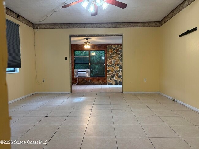 Building Photo - 740 Thomas Ln