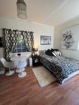 Building Photo - 532 S Irving Blvd