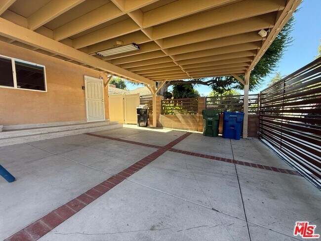 Building Photo - 9012 Eames Ave