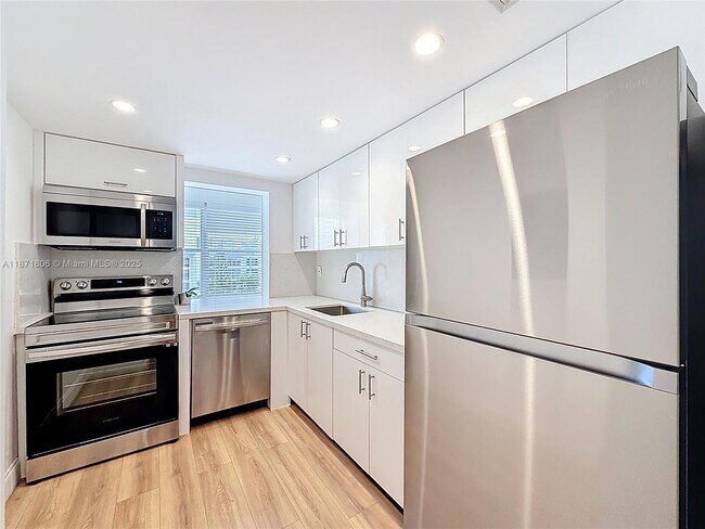 Building Photo - 17560 Atlantic Blvd