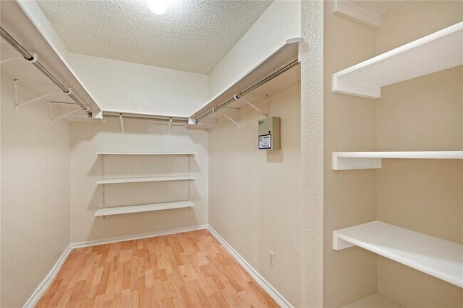 Building Photo - 809 Betterman Dr