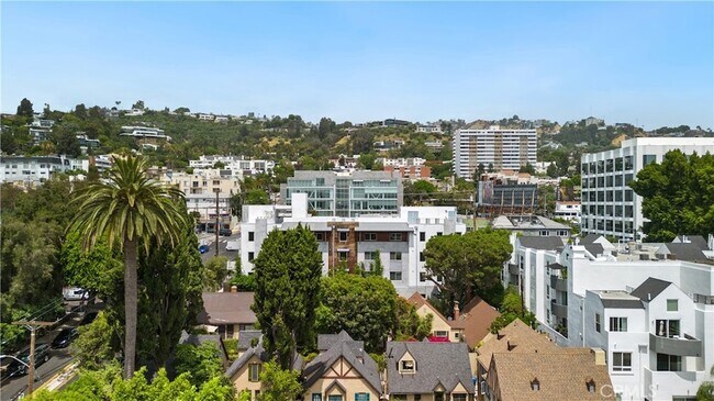 Building Photo - 1014 Larrabee St